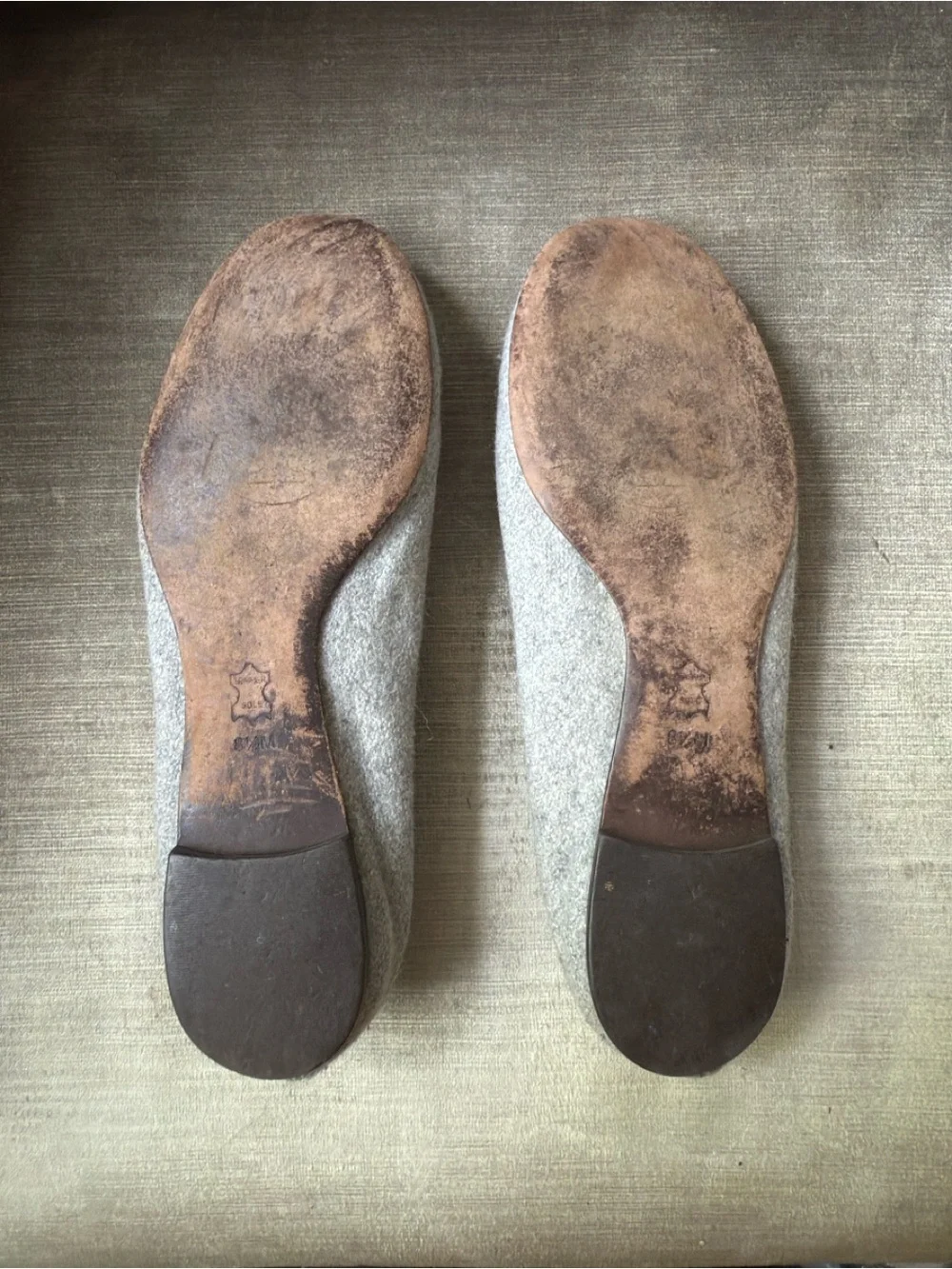 Tory Burch Reva Gray Wool Flannel Ballet Flats Size 8.5M Silver Medallion